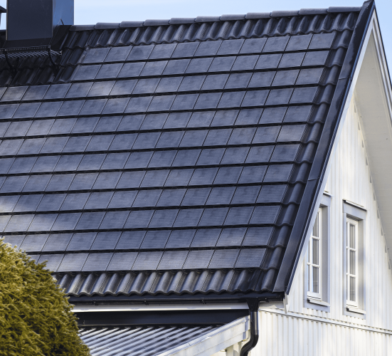 Tag med solcelletagsten – diskret solcelleinstallation